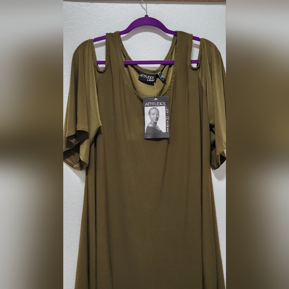 Cold shoulder blouse - Picture 3 of 4